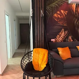 House Twenty - Five , Milano Italia